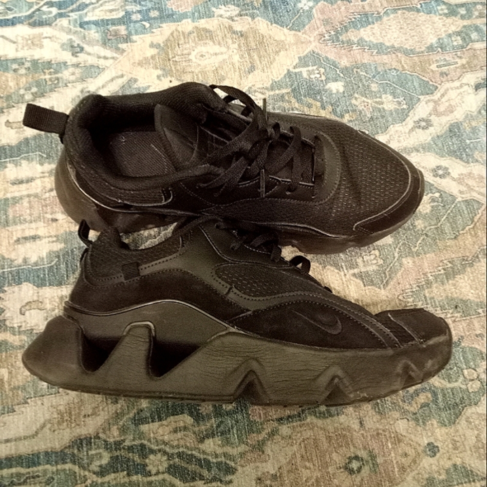 Nike Black chunky women's 9.5